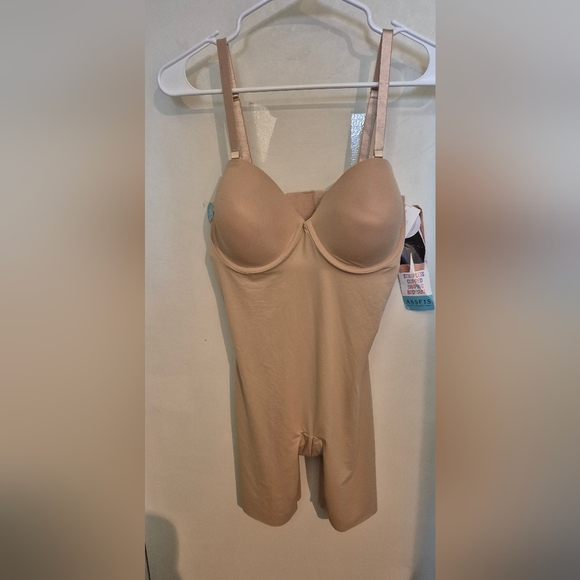 Assets By SPANX Beige Shapewear Bodysuit Sz.40 NWT - Picture 3 of 7